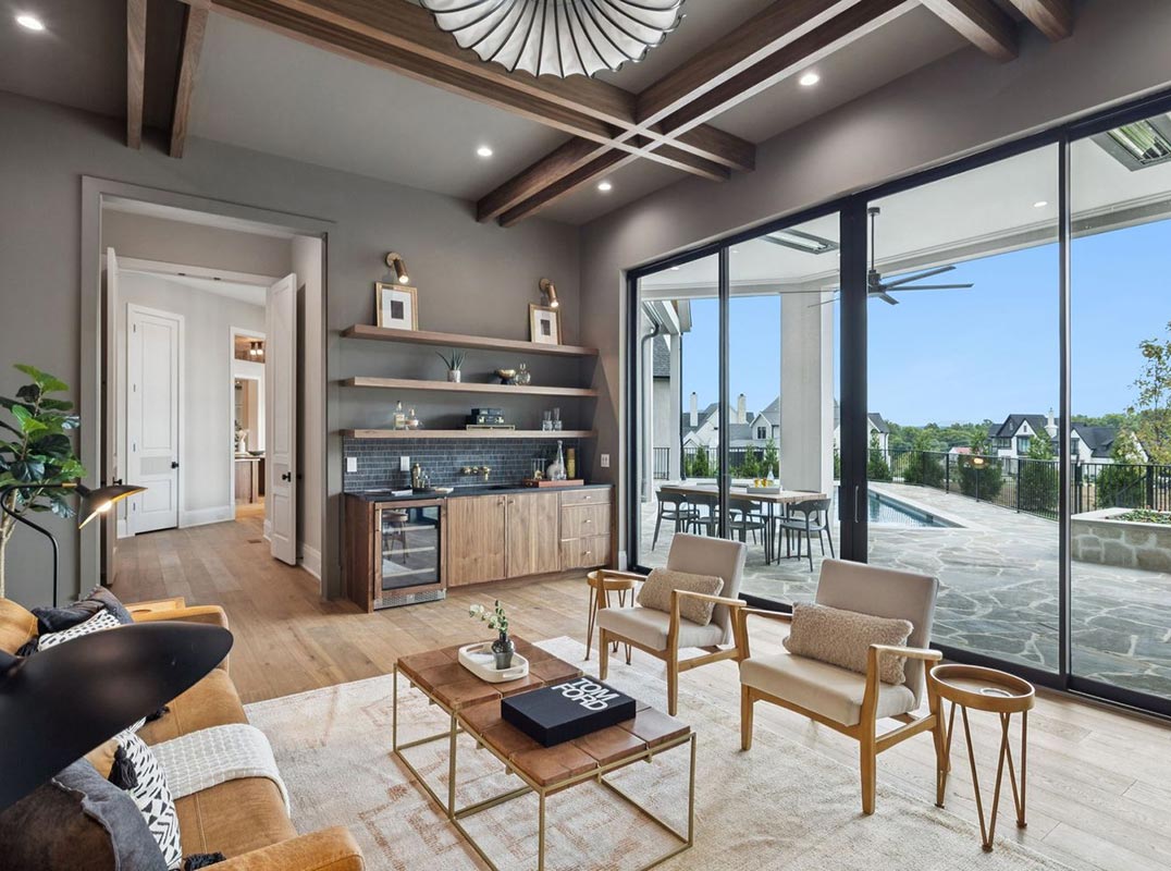 Your Dream Home Awaits – Pool and Greenhouse Included!